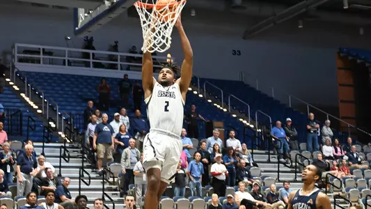 Chaz Lanier going up for a dunk