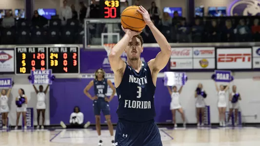 Carter Hendricksen shooting free throws