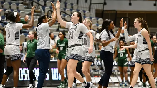 Elysa Wesolek high-fiving the bench