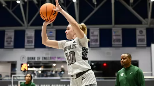 Maddie Millar shooting jump shot