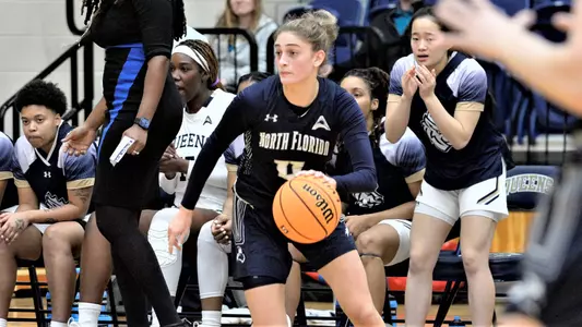 Sarah Taub dribbling against Queens