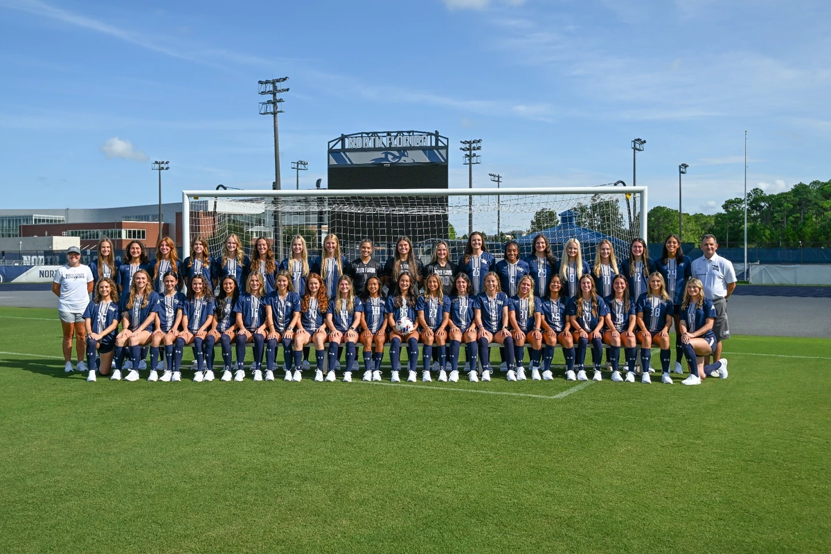 unf women's soccer team photo 2023