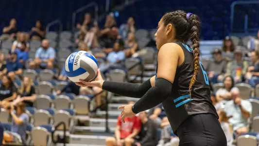 Janelly Ceopa serving vs. Bellarmine