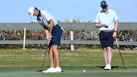 Nick Gabrelcik putting in Hawaii