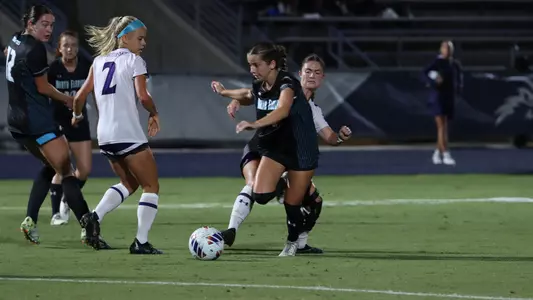 Avery Raimondo dribbling the ball on the pitch