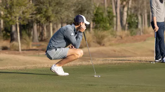 Nick Gabrelcik kneeling for putt