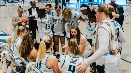 Team huddle against fAU