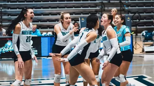 picture of the unf vb celebrating a point