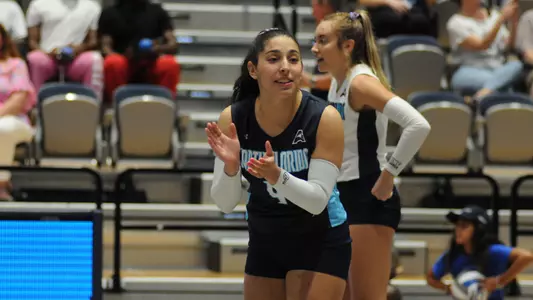 Rocio Moro clapping
