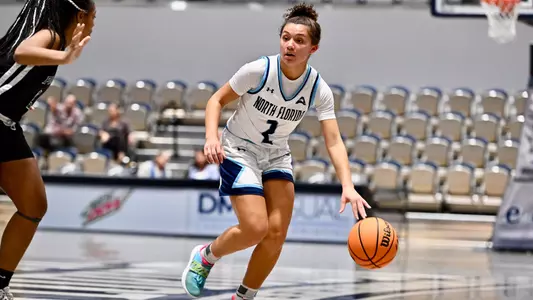 Alexa Washington dribbling upcourt against Piedmont
