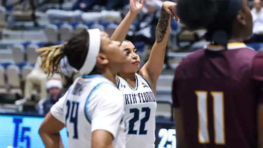 Lyric Swann shooting free throw Winthrop
