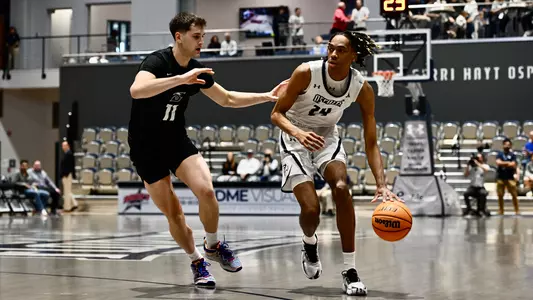 Jadyn Parker dribbling to the hoop