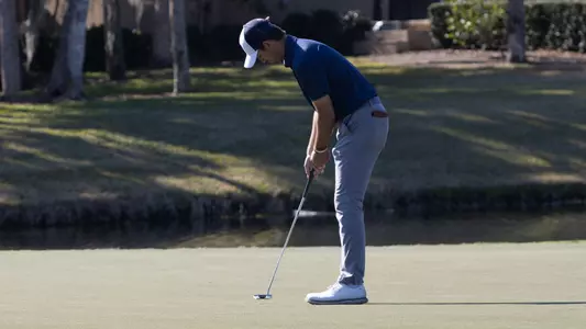 Robbie Higgins with the putt