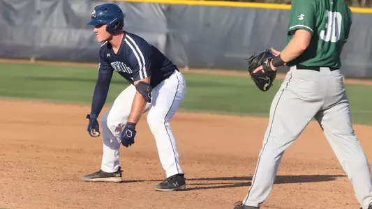 Eric Fouraker getting a lead off of us first base