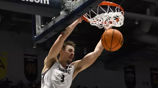 Carter Hendricksen dunking the ball