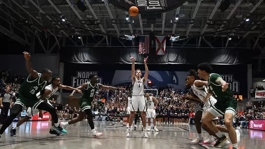 Carter Hendricksen shooting from the free throw line