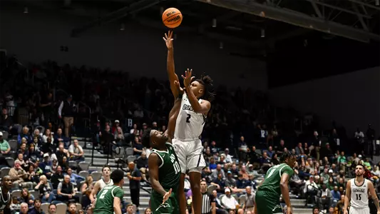 Chaz Lanier going up for a jump shot