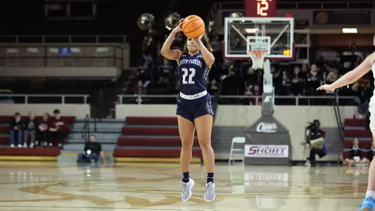 Lyric Swann shooting three at EKU