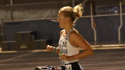 Raquel Lespasio running on the track