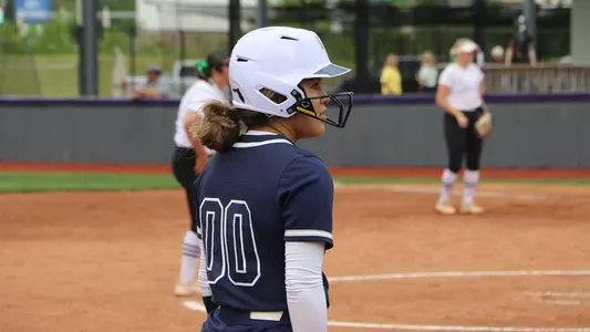 Kirsten Caravaca on third base at UNA