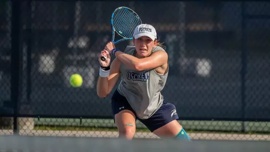 Kit Gulihur hitting a backhand