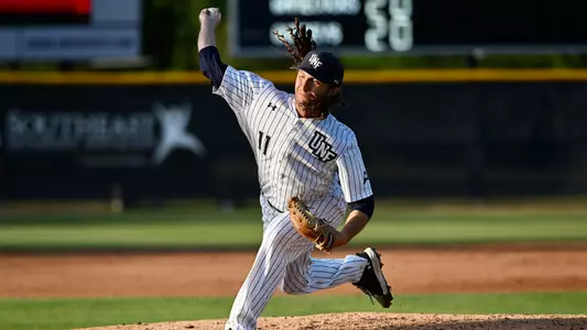 Dominick Madonna throwing a pitch