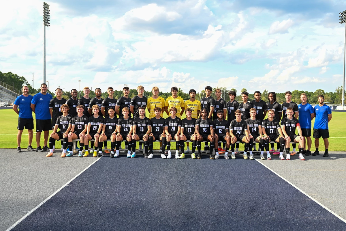 men's soccer team picture 2023 UPDATED