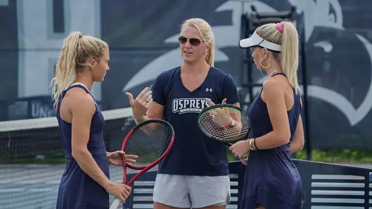 catherine dunagan, kendall nash and annabelle davis talking