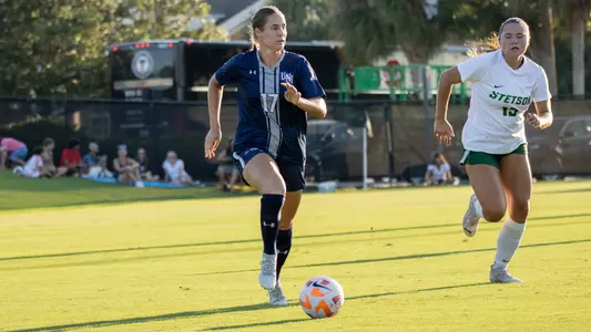 Analiese Anderson dribbling the ball up the field