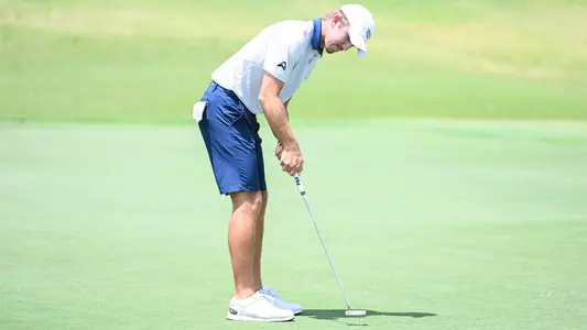 Robbie Higgins putt at tournament