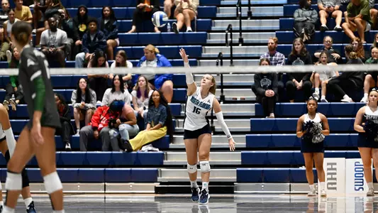 Jessica Buis going for a serve against Jacksonville in 2023