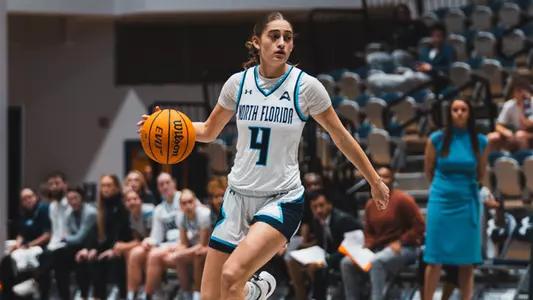 Sarah Taub dribbling at midcourt