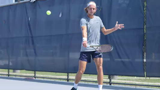 Jonas Hartenstein playing on tennis