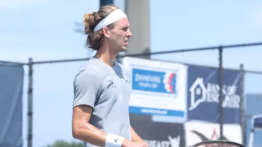 Jonas Hartenstein in between sets