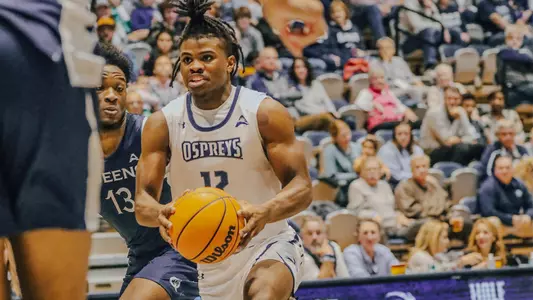 Jaylen Smith action shot Queens