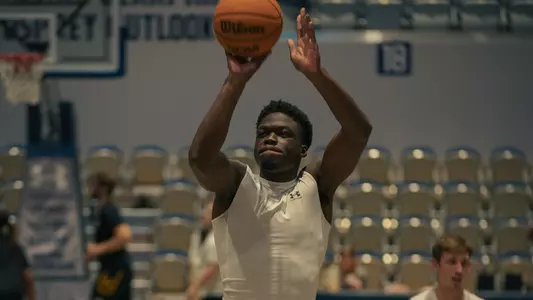Jah Nze free throws during warmups