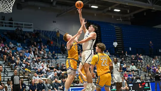 Nate Lliteras driving to the rim against Lipscomb