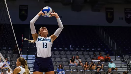 Annie antar going up for a set