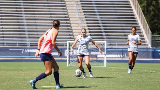 Allison Souers dribbling at Hodges Stadium