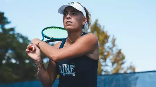 Laurie Barendse swinging a backhand