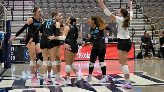 UNF VB celly vs. Queens