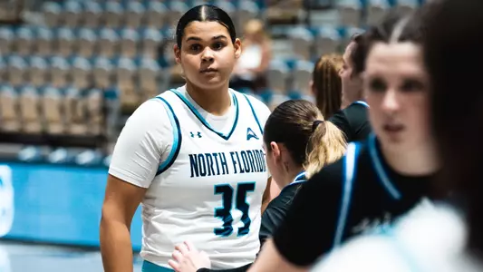 Nicole Carreno before an inbounded ball