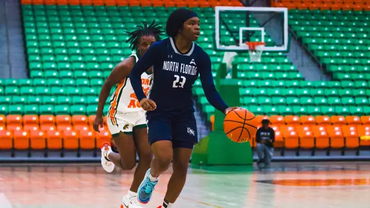 Kaila Rougier dribbling upcourt against FAMU