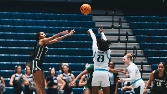 Kaila Rougier shooting against Jacksonville