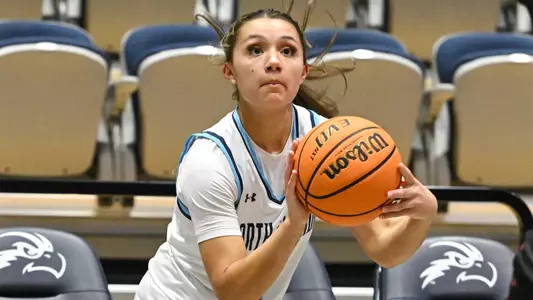 Alexa Washington shooting three