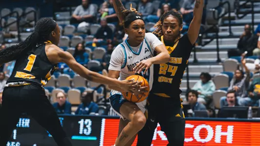 Jayla Adams driving layup KSU