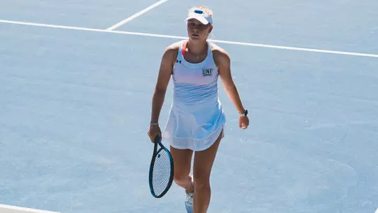 Jasmin Makela on the court