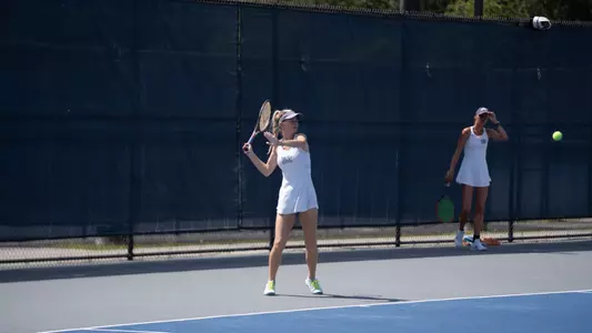 Kendall Nash hitting tennis ball back
