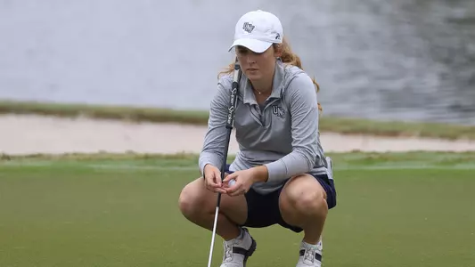 Kaitlynn Washburn evaluating putt