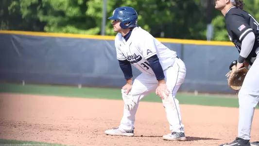 Jakob Runnels running on the base path